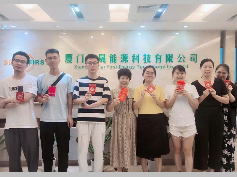 Aposte para dar sorte e comemore o Festival de Meio do Outono A Xiamen SolFirsTech Energy Company realizou com sucesso o evento de apostas Mooncake do Festival de Meio do Outono.