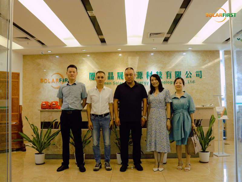 Cooperação Win-Win em Inovação - Xinyi Glass Visita SolFirsTech Group