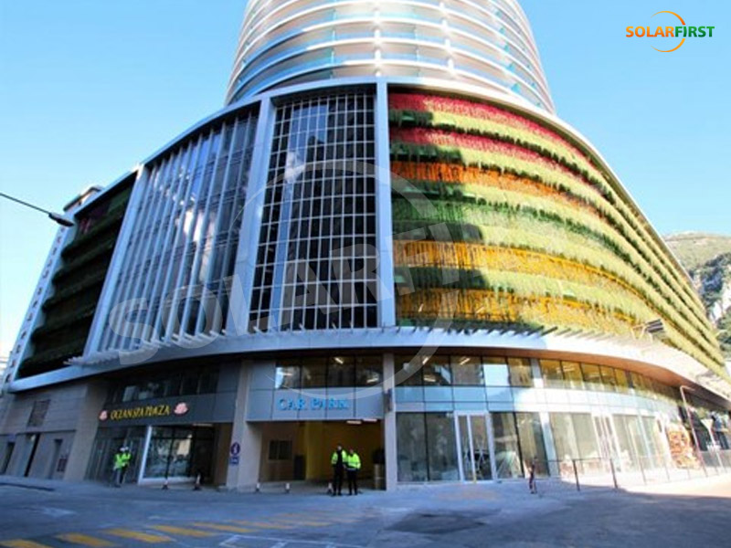 Projeto de parede cortina BIPV de 150 kW em Gibraltar, Reino Unido
