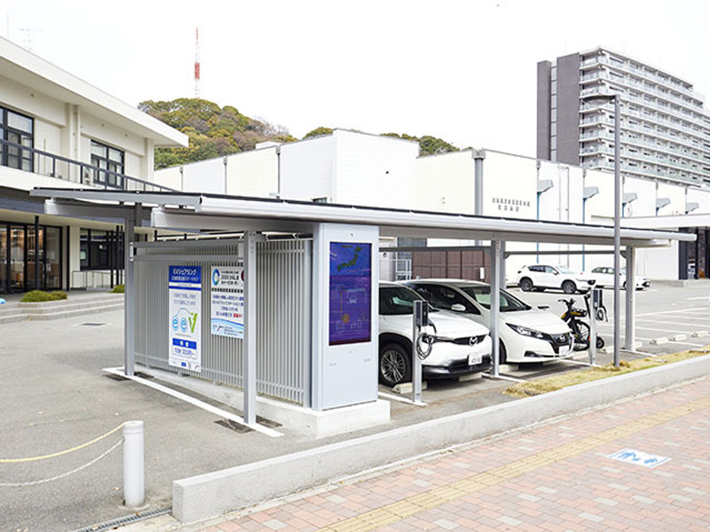 “Estação de compartilhamento de carros elétricos totalmente autossuficiente” operando independentemente com energia solar