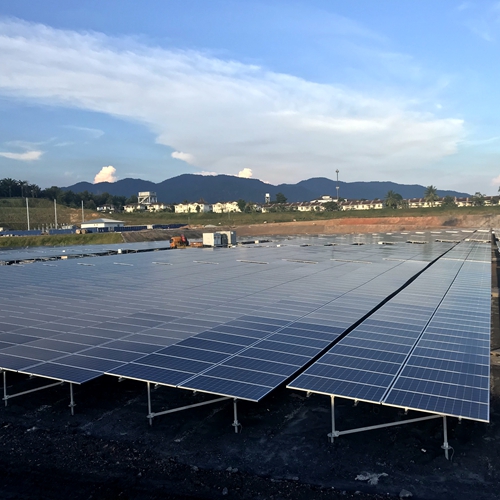Projeto de montagem solar no solo de 60,4 MW na Malásia em 2017