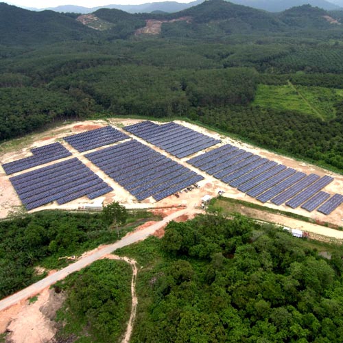 Projeto de montagem no solo de 15,9 MW localizado na Malásia em 2018