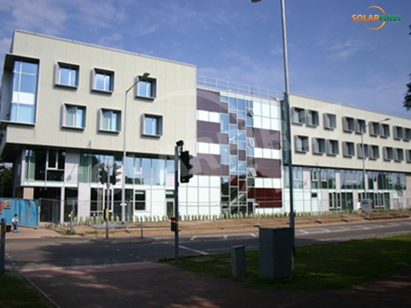 Projeto de parede cortina BIPV de 120 kW em Cambridge, Reino Unido