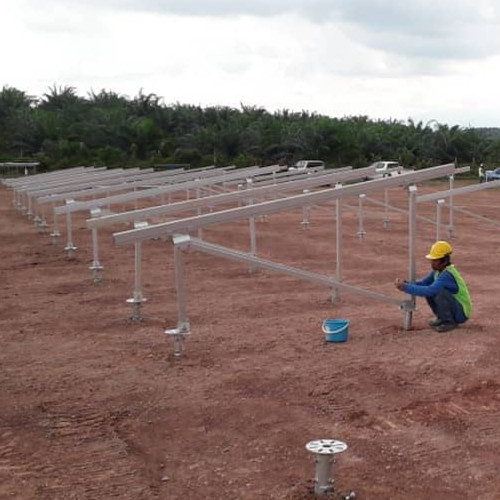 Projeto de montagem no solo de energia solar com pilhas de parafuso de 45 MWp na Malásia em 2020