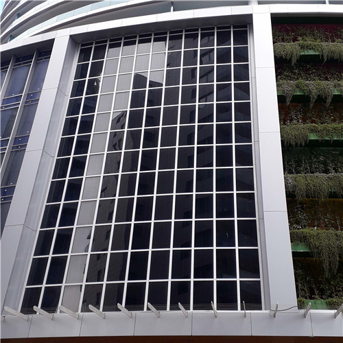 Projeto de painel solar de película fina no Reino Unido