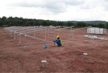 Projeto de montagem no solo de energia solar com pilhas de parafuso de 45 MWp na Malásia em 2020