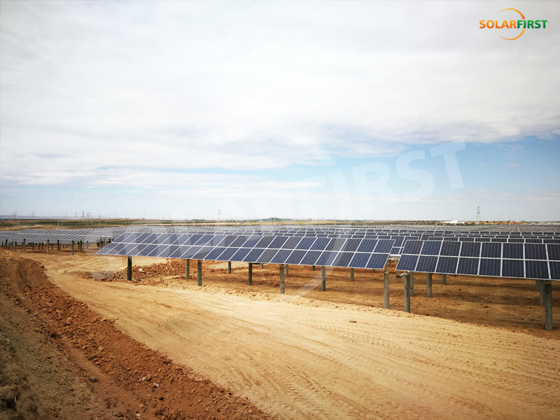 Projeto de rastreamento de eixo único plano de 28 MW em Gansu