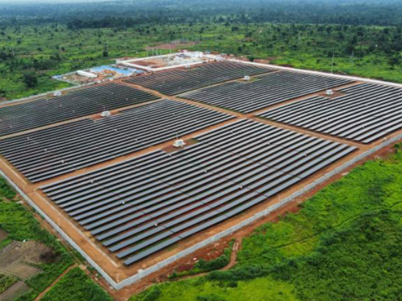 Usina solar apoiada pela China alivia escassez de energia na África Central